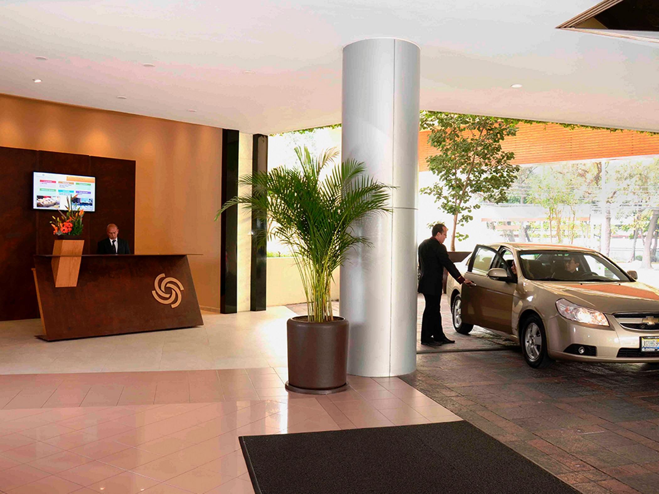 فندق غوادالاجارافي  فندق جوادالاخارا معرض بلازا المظهر الخارجي الصورة